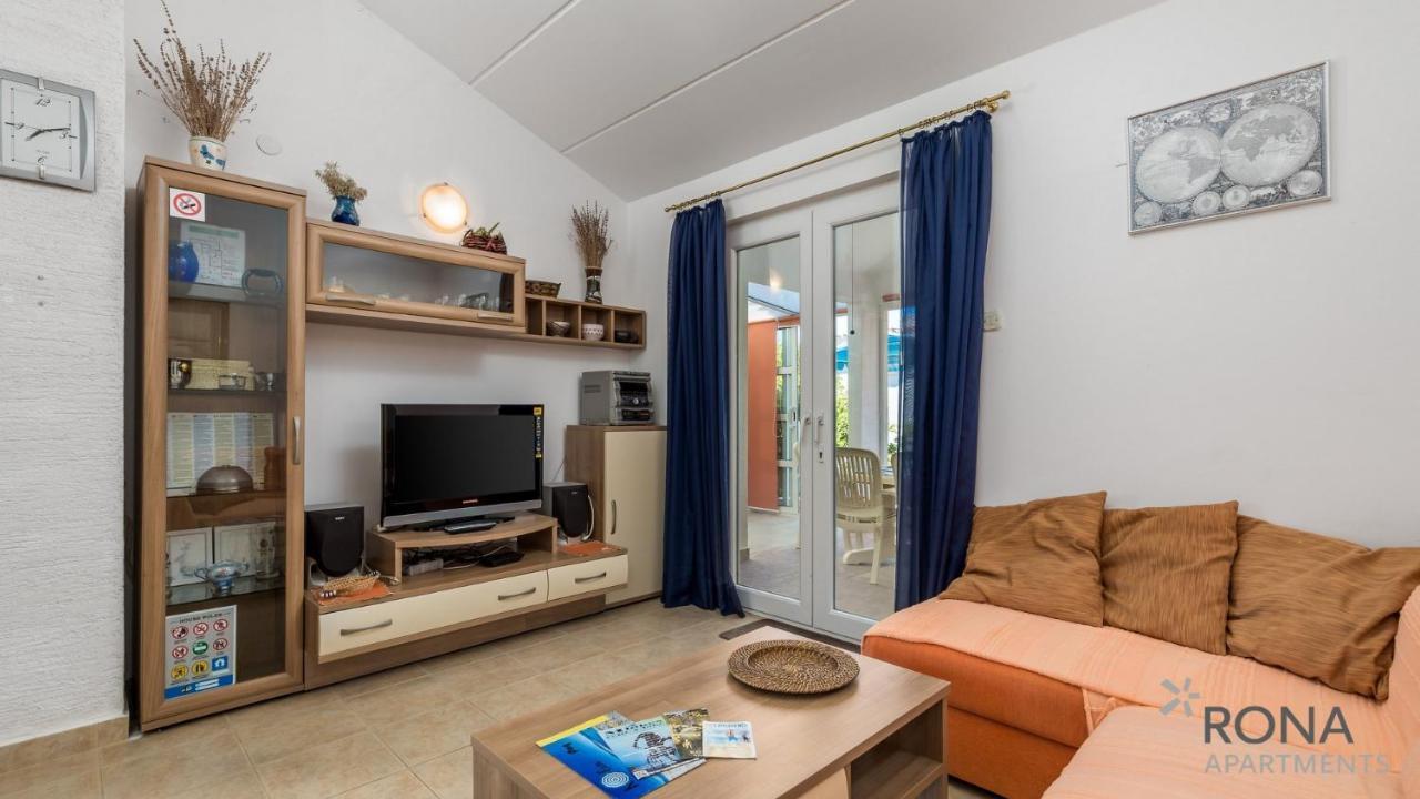Rona Apartment Aurora 诺瓦利娅 外观 照片